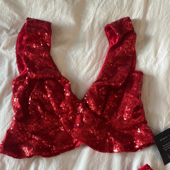 Lulus 2 piece sequin crop top with skirt size XS NWT - Picture 2 of 9
